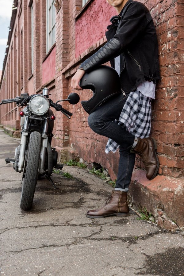 Motorradbekleidung reparieren und ändern - Lederjacke und Motorradkombi